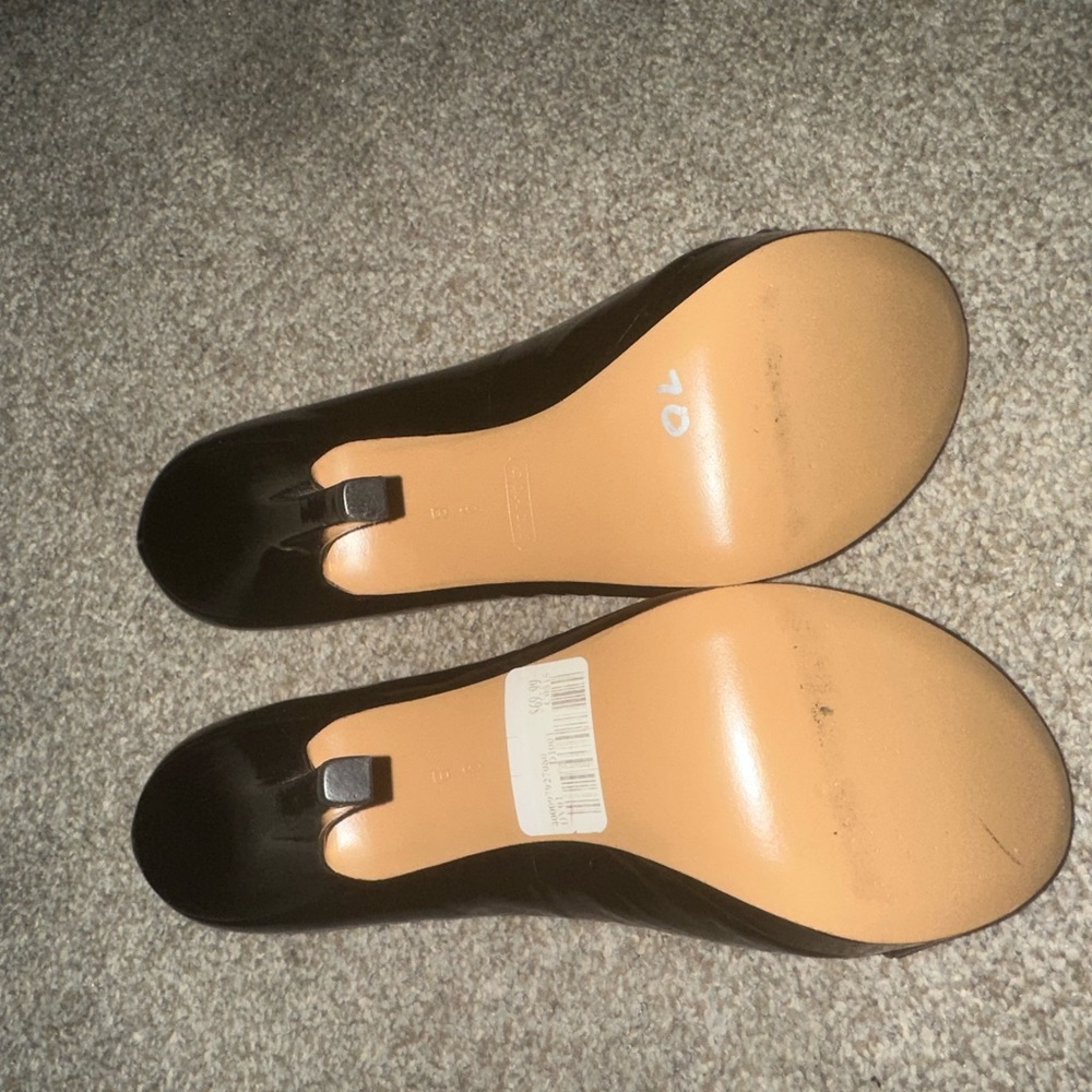 A beutiful coach pump shoes - Picture 7 of 9